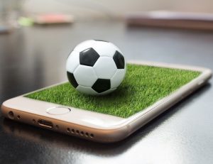 smartphone voetbal 300x231 - Voetbalwedstrijd, nu in virtual reality